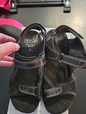 Fidelio Women's Suze 37 Black Adjustable Comfort Sandals